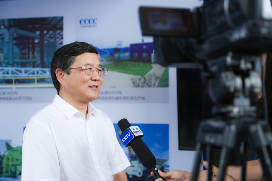 山美股份董事長楊安民接受中國教育電視臺采訪，談建筑垃圾資源化處理